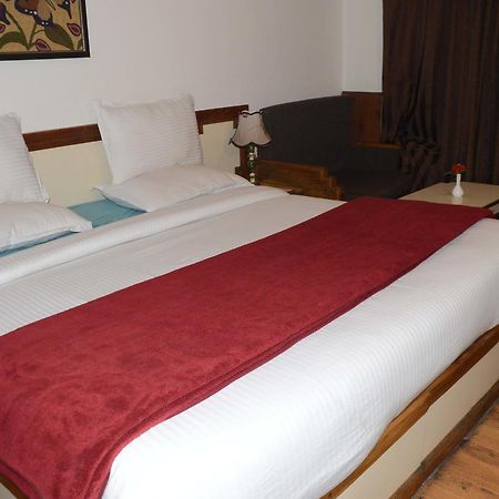 Standard Hotel And Resturant Srīnagar Exterior foto